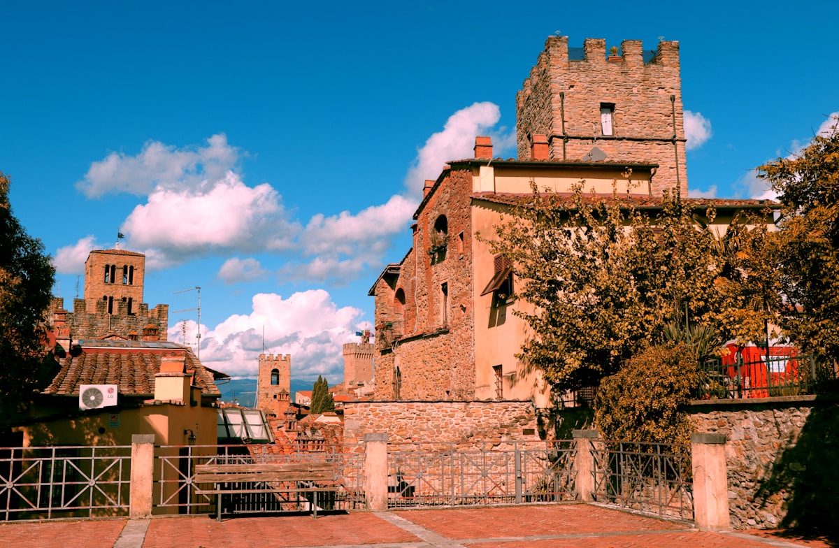 Torri medievali e architettura storica toscana