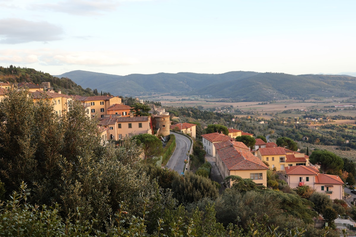 Cortona, borgo medievale con vista sulla Valdichiana